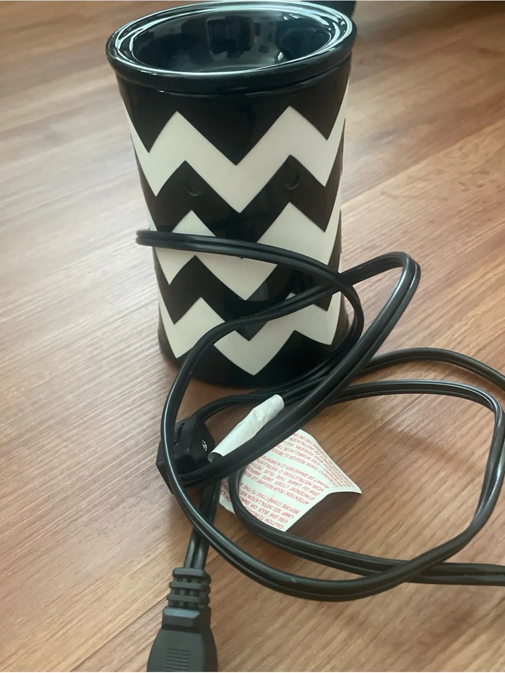 Scentsy Black & White Chevron Electric Fragrance Warmer